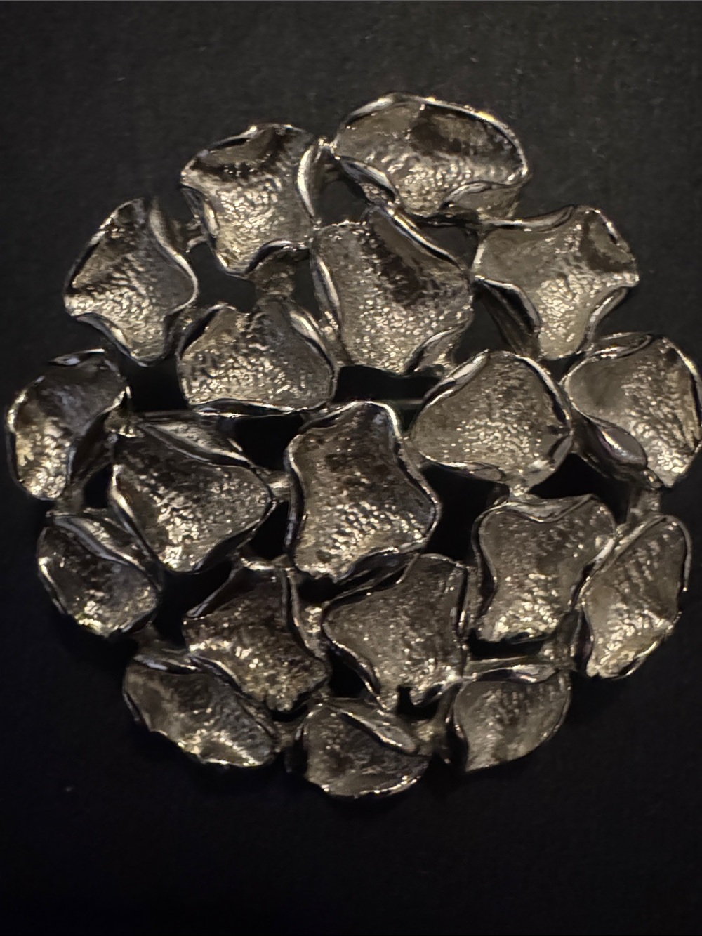 Vintage Silver-tone Petal Cluster Brooch – Women's Accessory